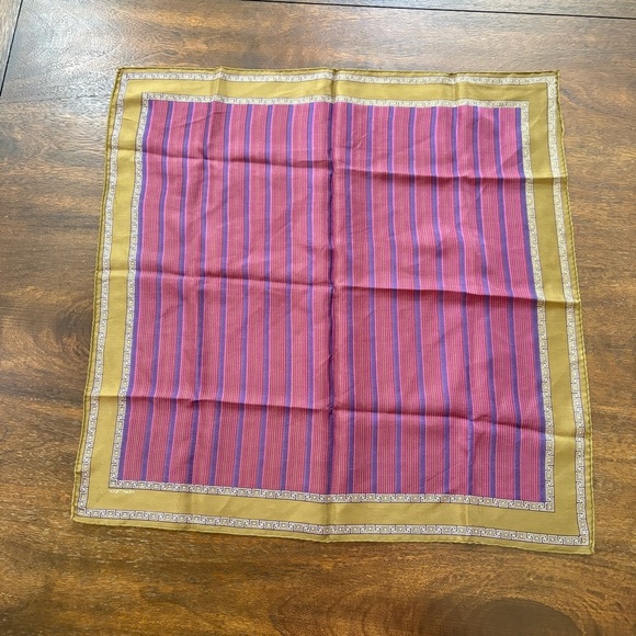 Albert Nipon Geometric Pattern with. Order design Vintage 20-1/2 x 21” Scarf - Picture 3 of 7